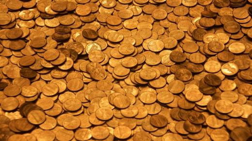 Tolkning av att se metallpengar i en dröm av Ibn Sirin
