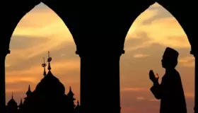 ¿Cuál es la interpretación de la llamada a la oración en un sueño de Ibn Sirin?