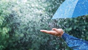 De 100 vigtigste fortolkninger af at se gå i regnen i en drøm for en enkelt kvinde, ifølge Ibn Sirin