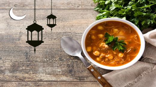 Lær mer om tolkningen av en drøm om suppe ifølge Ibn Sirin