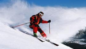 Conozca más sobre la interpretación de un sueño sobre esquiar desde un lugar alto para una mujer casada en un sueño según Ibn Sirin