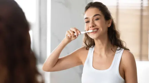 تفسير رؤية تنظيف الأسنان في المنام للرجل لابن سيرين