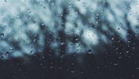 Lær om fortolkningen af ​​at se regn i en enkelt kvindes drøm ifølge Ibn Sirin
