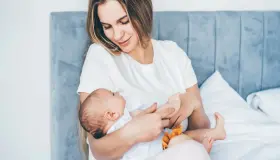 أهم 50 تفسير لرؤية خروج الحليب من الثدي في الحلم للحامل في المنام لابن سيرين